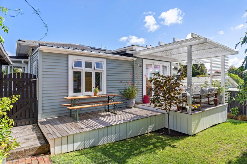 11 Nikau Street, New Lynn, Auckland - Carousel 2