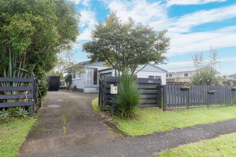 15 Ruapehu Street, Chartwell, Hamilton - Carousel 1