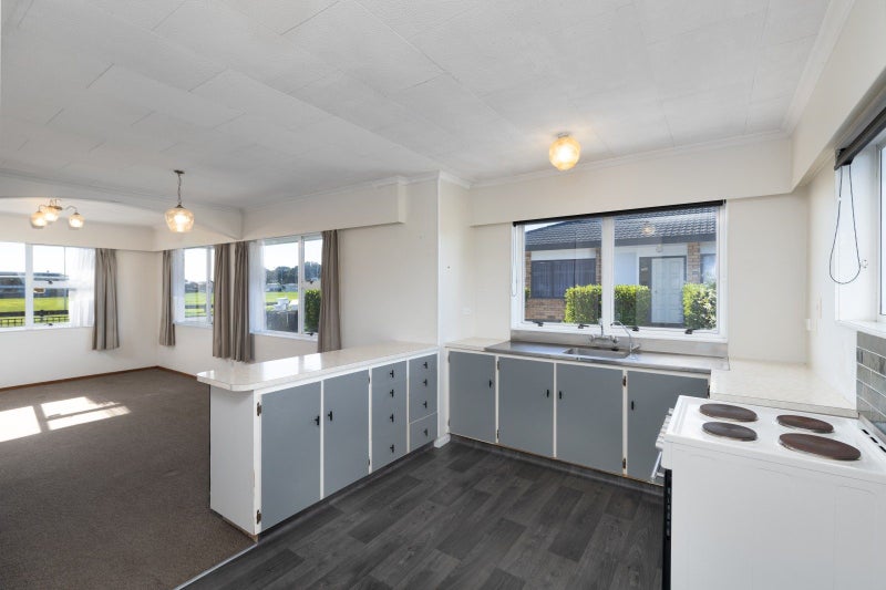 1/95 Wallace Place, Westown, New Plymouth - Carousel 2