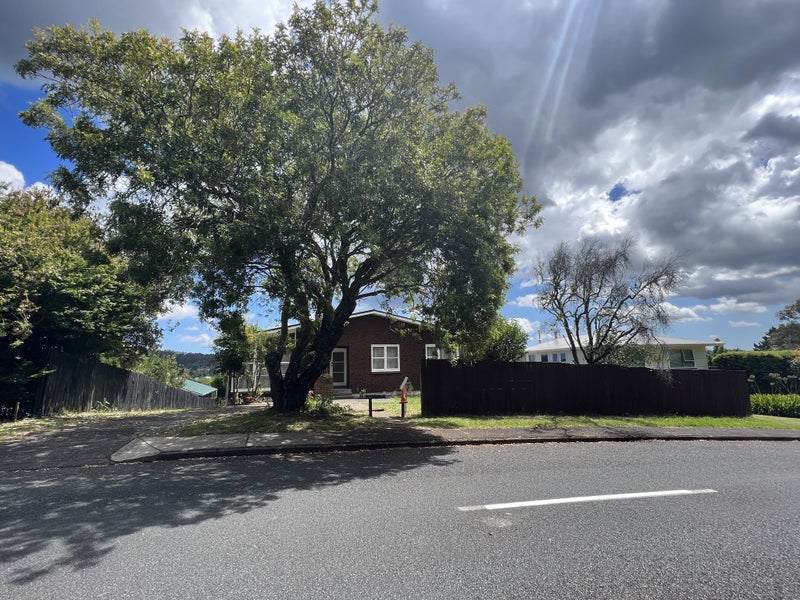 11 Autumn Avenue, Glen Eden, Auckland - Carousel 2