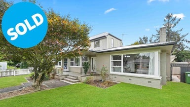 6 Lynwood Place, Chedworth, Hamilton - Carousel 1