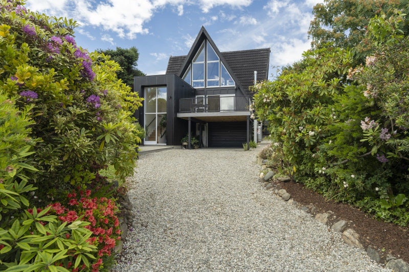 696 Peninsula Road, Kelvin Heights, Queenstown - Carousel 1