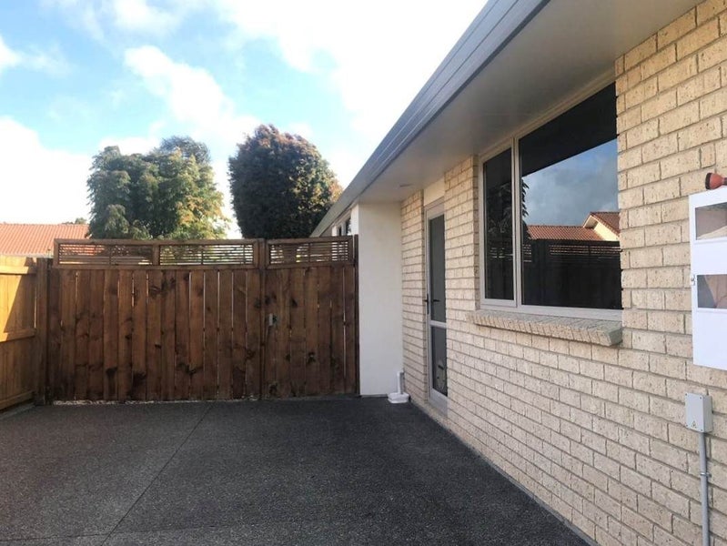 4 Lothian Brae, Wattle Downs, Auckland - Carousel 21