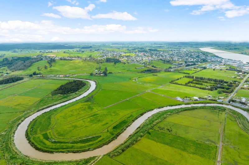 1/116 Beach Road, Castor Bay, Auckland - Carousel 1