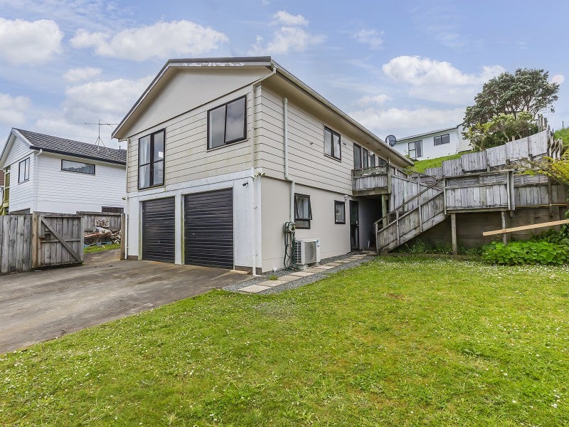 17 Cathie Place, Karori, Wellington - Carousel 1