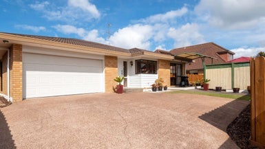 2/11 Britannia Place, Half Moon Bay, Auckland - Carousel 1