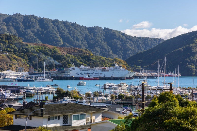 14 Seaview Crescent, Picton - Carousel 1