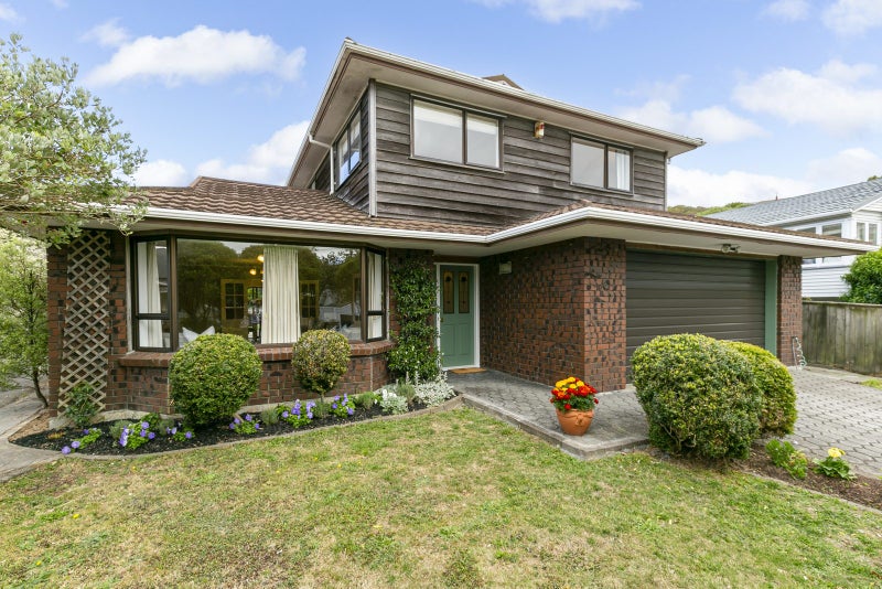 15 Swansea Street, Khandallah, Wellington - Carousel 1