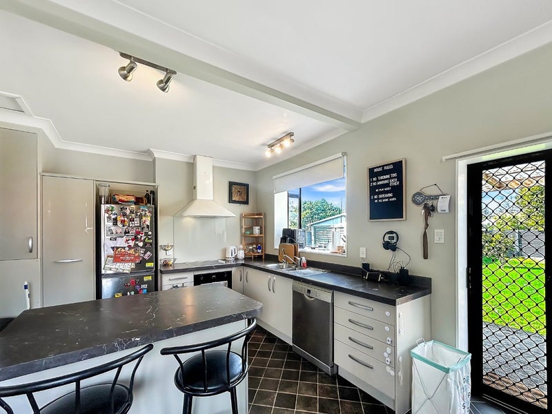 110 Savage Crescent, West End, Palmerston North - Carousel 2