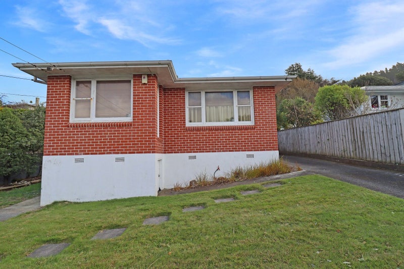 33 Victory Crescent, Tawa, Wellington - Carousel 2