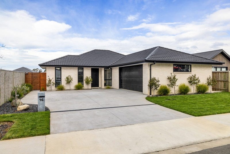 16 Crossley Avenue, Woodend, Woodend - Carousel 1