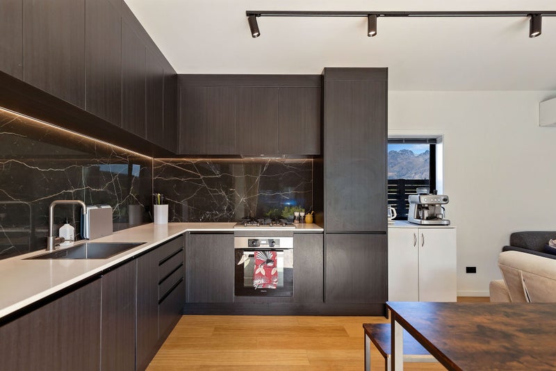 5 Curvey Court, Jacks Point, Queenstown - Carousel 1