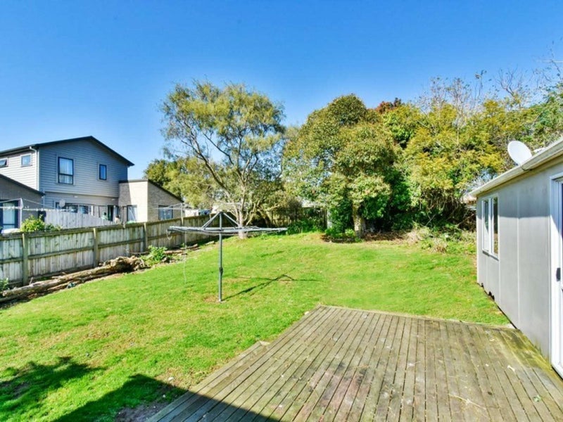 31 Becker Drive, Weymouth, Auckland - Carousel 1