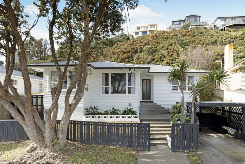 9 Ahuriri Street, Strathmore Park, Wellington - Carousel 1