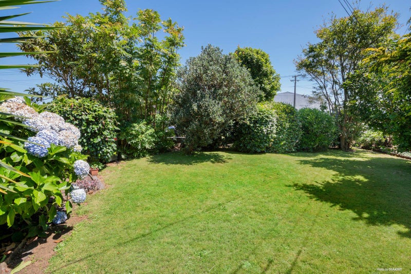 1/4 Princes Avenue, Three Kings, Auckland - Carousel 2