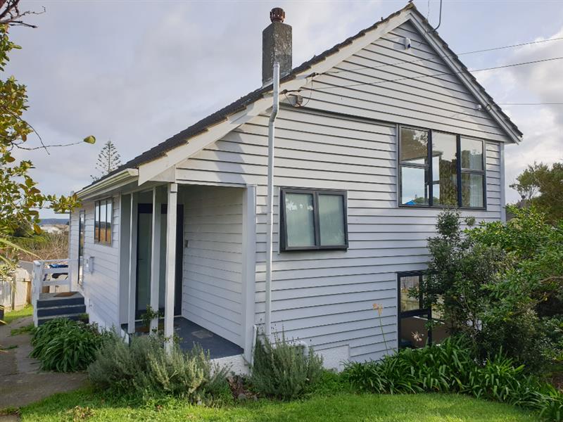 17 Chaffey Crescent, Titahi Bay, Porirua - Carousel 1
