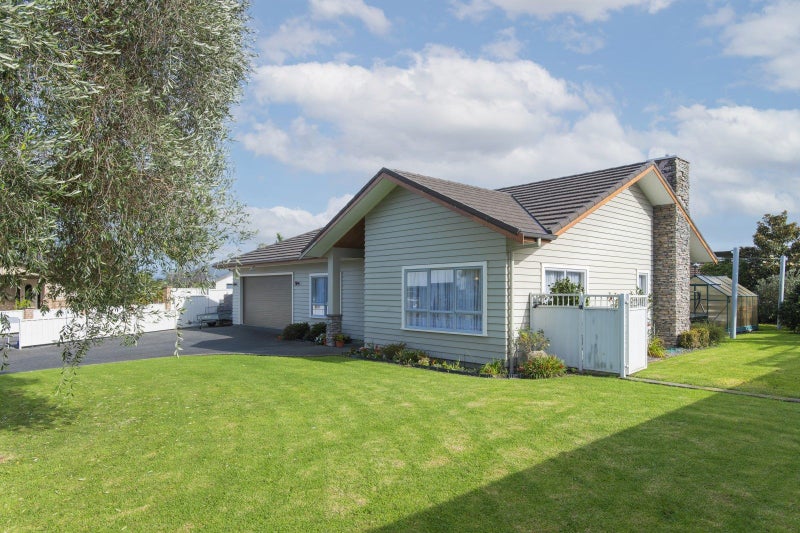 11 Pohutukawa Grove, Lytton West, Gisborne - Carousel 2