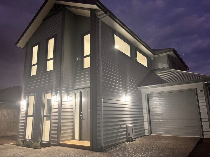 34 McCorquindale Drive, Flagstaff, Hamilton - Carousel 1