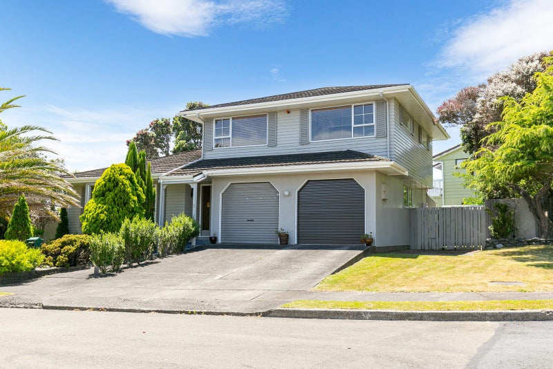2 Thurso Grove, Papakowhai, Porirua - Carousel 1