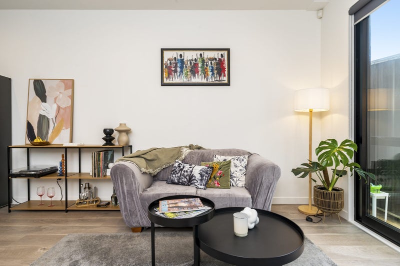 5B Beach Road, Te Atatu Peninsula, Auckland - Carousel 2