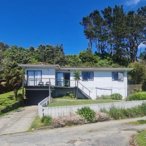 25 Fernhaven Grove, Newlands, Wellington - Carousel 1