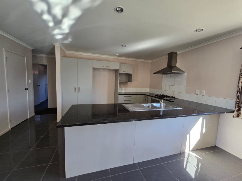 3 Arista Way, Rototuna North, Hamilton - Carousel 2