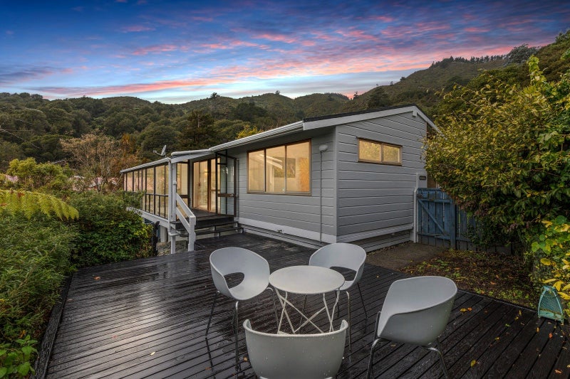 10 Kerkwall Drive, Naenae, Lower Hutt - Carousel 1
