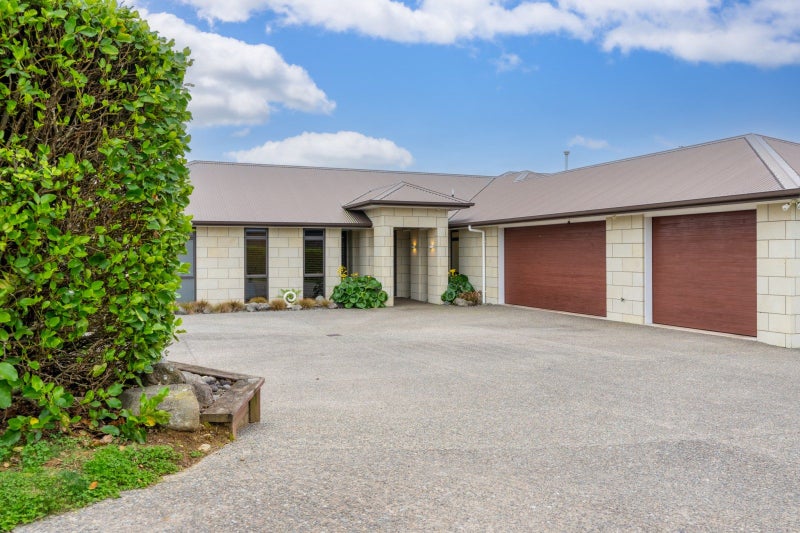 7 Stonebridge Road, TEMPLE VIEW, HAMILTON - Carousel 2