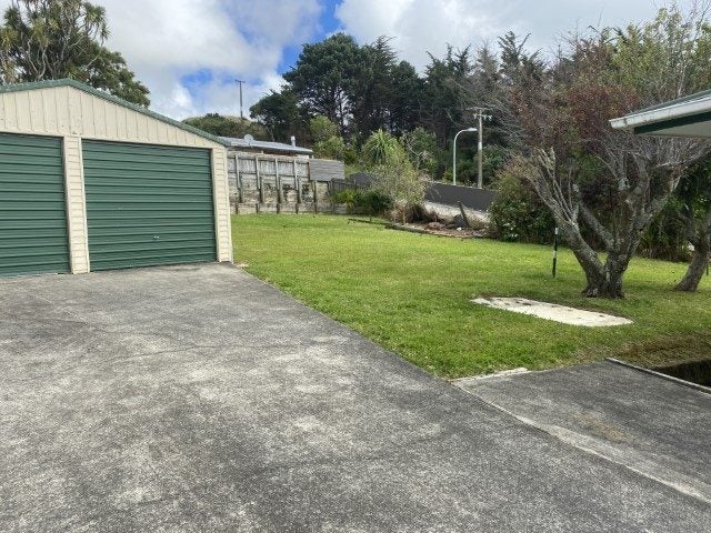 40 Waihora Crescent, Waitangirua, Porirua - Carousel 2