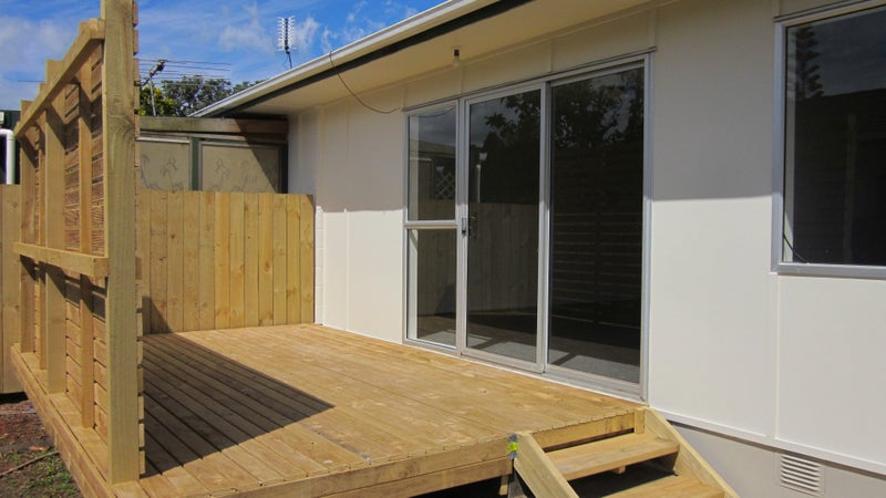 2/10 Lyren Place, Half Moon Bay, Auckland - Carousel 1