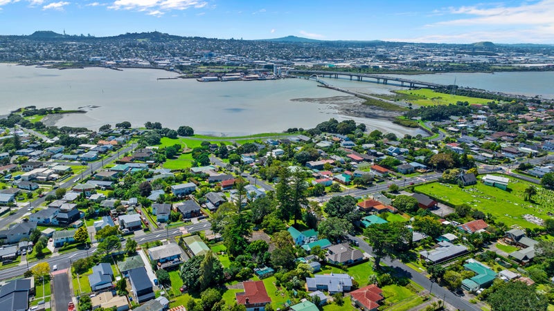1/57 Church Road, Mangere Bridge, Auckland - Carousel 31