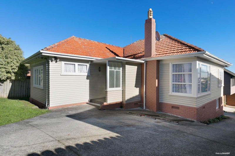 243 Hillsborough Road, Hillsborough, Auckland - Carousel 1