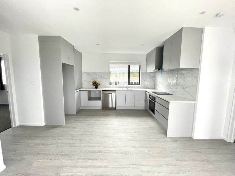 21 Heathridge Place, Burswood, Auckland - Carousel 2