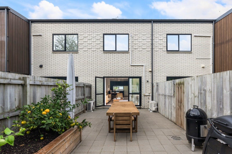 18 Kikorangi Lane, Mount Wellington, Auckland - Carousel 1