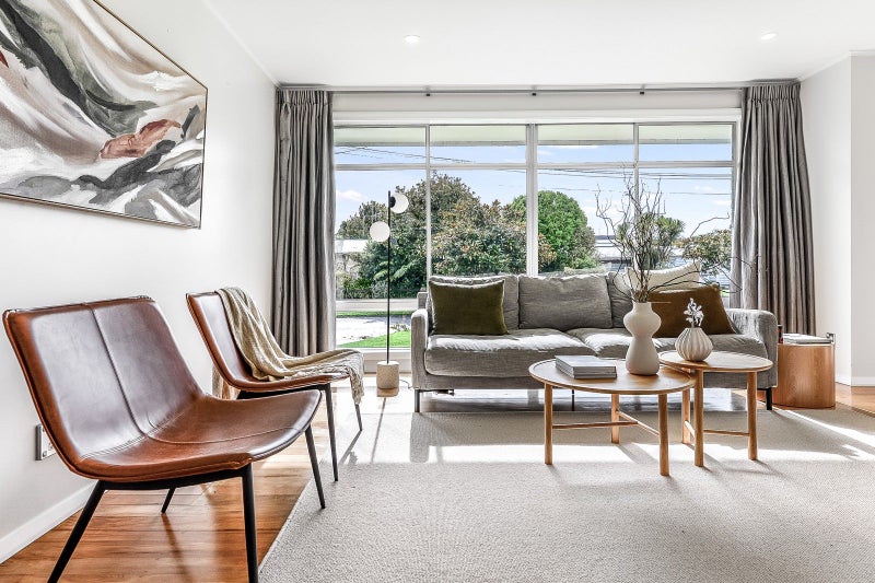 11 Gerrand Place, Chedworth, Hamilton - Carousel 1