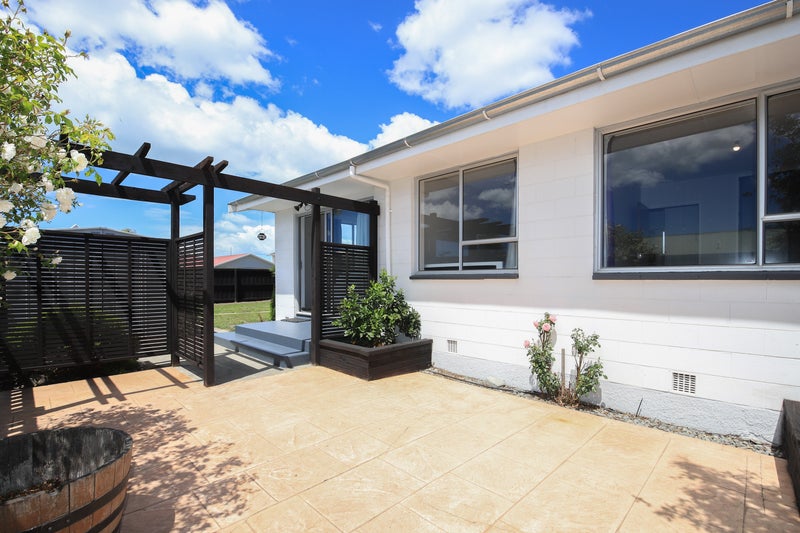 1/1 Ingrid Street, Parklands, Christchurch - Carousel 1