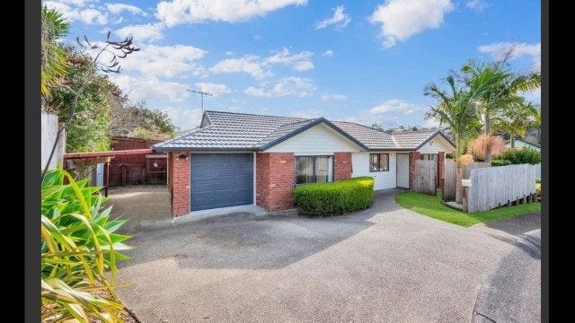 30 Zefiro Drive, Massey, Auckland - Carousel 23