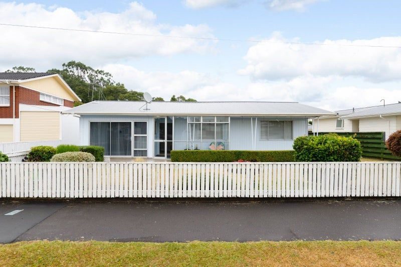 44 MacDonald Road, Glenview, Hamilton - Carousel 1