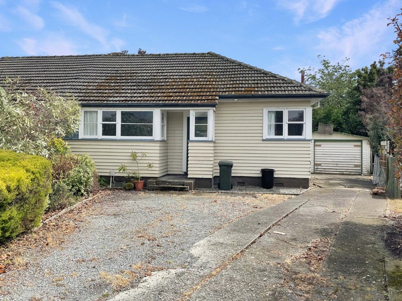 17A Savage Crescent, Upper Hutt Central, Upper Hutt - Carousel 1