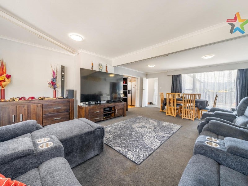 81 Karamu Crescent, Wainuiomata, Lower Hutt - Carousel 2