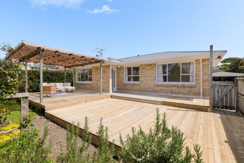 18A Queen Road, Bellevue, Tauranga - Carousel 1