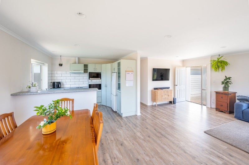 6 Newbury Place, Taradale, Napier - Carousel 2