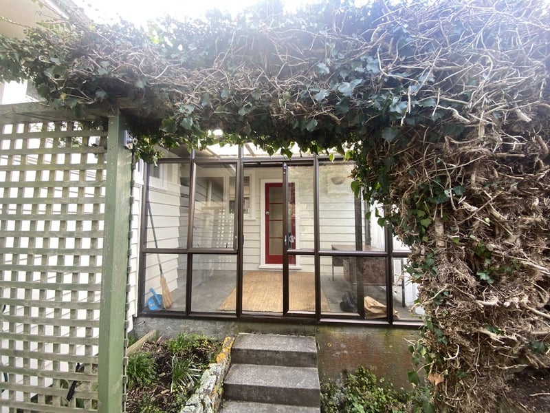15 Norwich Street, Wadestown, Wellington - Carousel 1