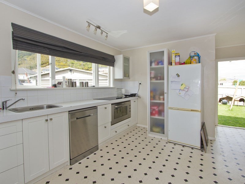 6 Thirlmere Street, Wainuiomata, Lower Hutt - Carousel 2
