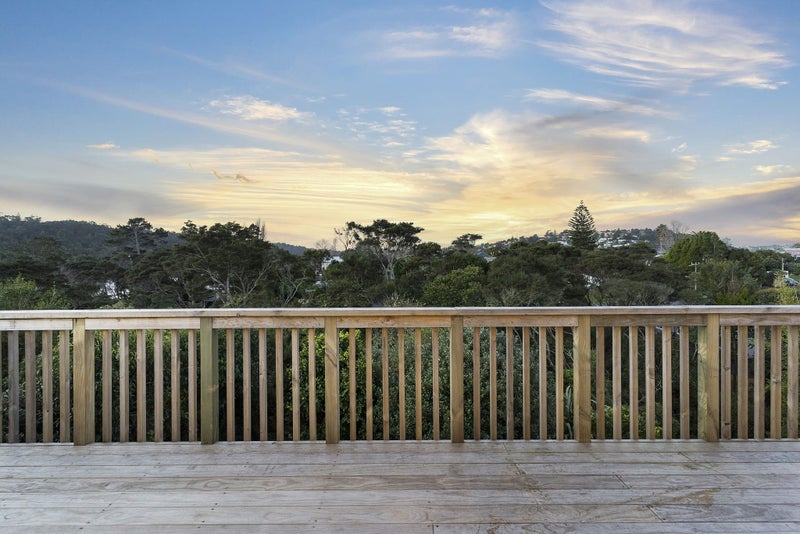 29 Crocombe Crescent, Beach Haven, Auckland - Carousel 2