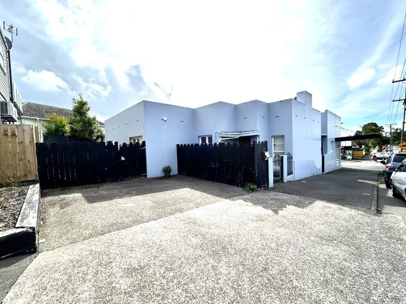 32D ORANGA AVE, Onehunga, Auckland - Carousel 2