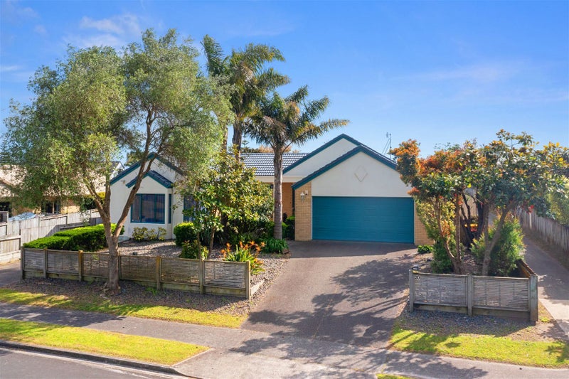20 Thebes Grove, Papamoa Beach, Papamoa - Carousel 1