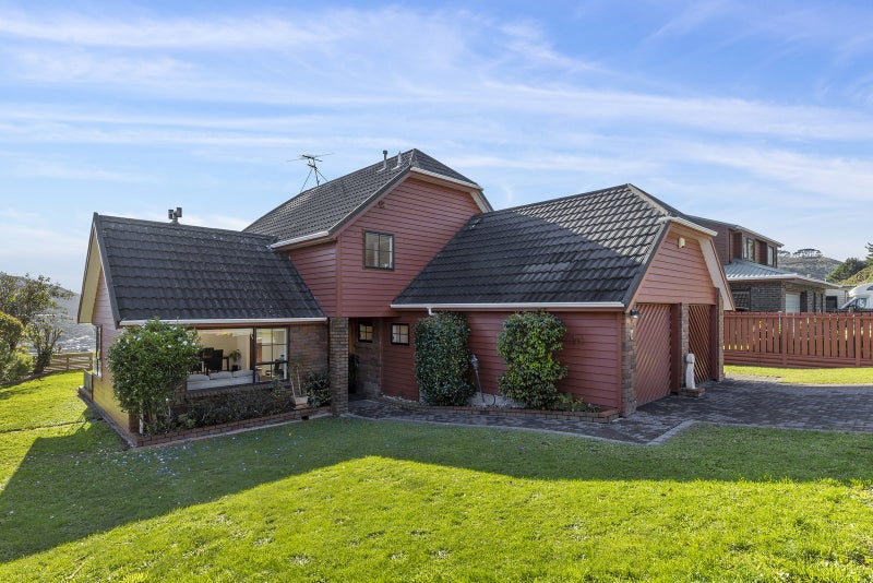 70 Woodman Drive, Tawa, Wellington - Carousel 2