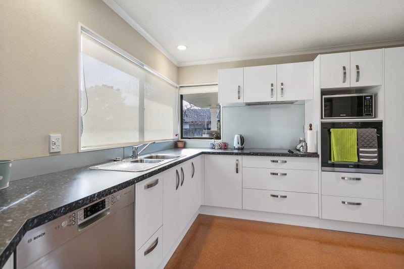 13 Caversham Drive, Rototuna, Hamilton - Carousel 2