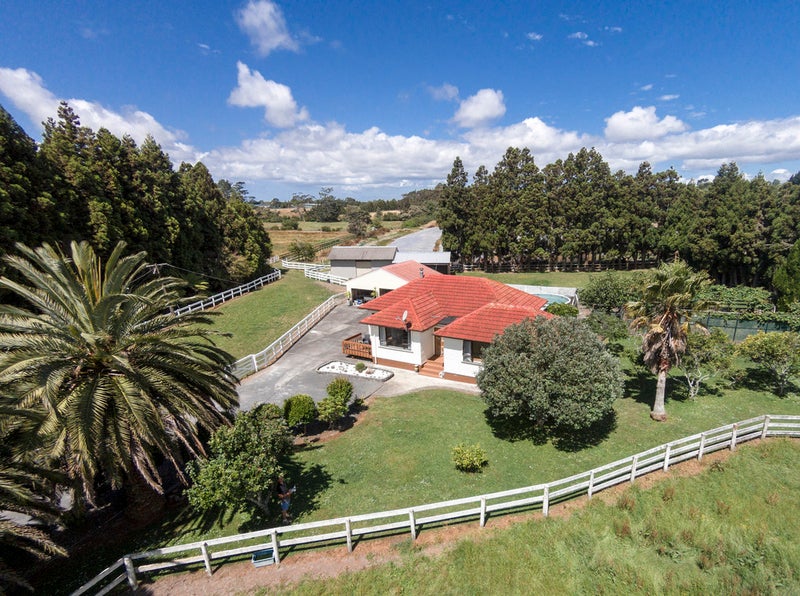 240 Boord Crescent, Kumeu - Carousel 1